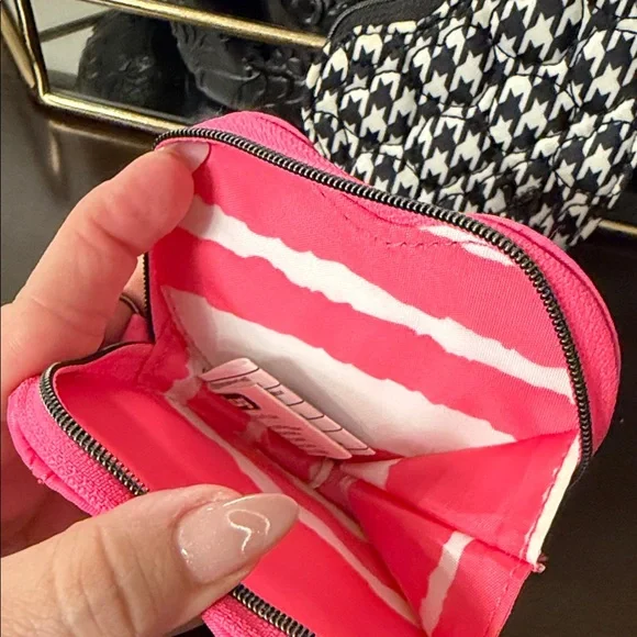 Set of two heart pouches Heart-Shaped Quilted Coin Pouches - Picture 2 of 6